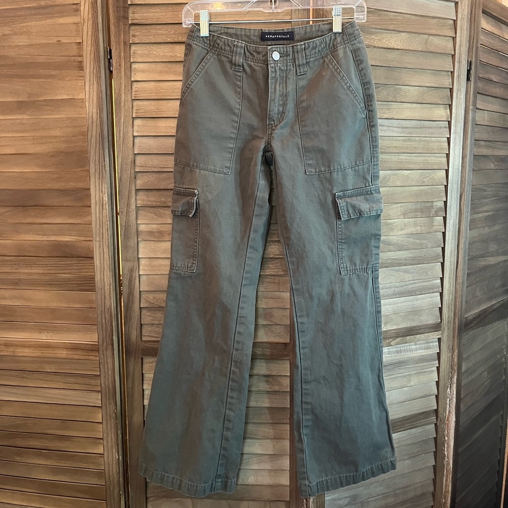 Junior size X-small. Olive Cargo Pants Aeropostale flair.